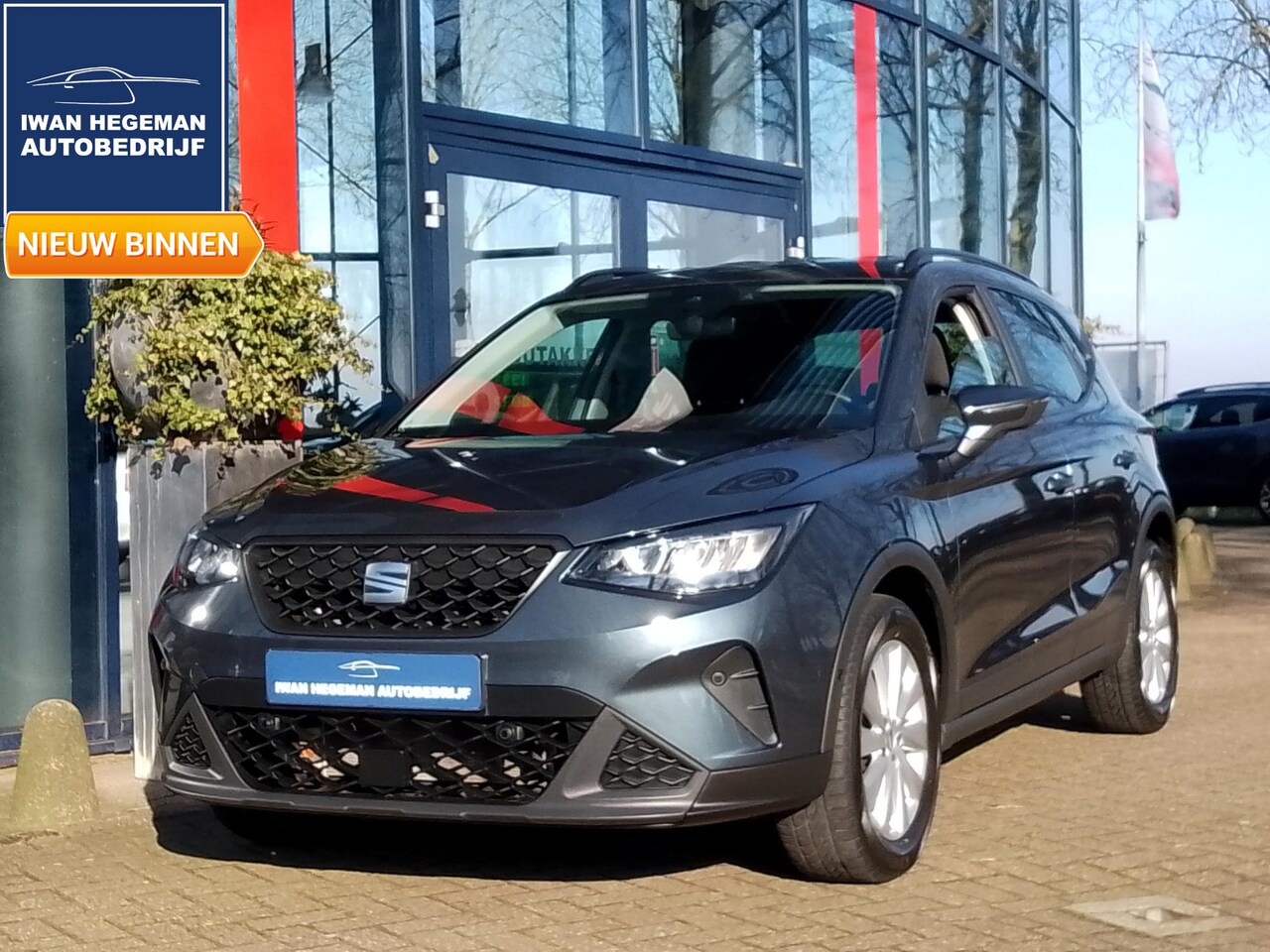 Seat Arona - 1.0 EcoTSI Style | Navigatie | Apple Carplay | ECC | PDC + Camera | LM Velgen - AutoWereld.nl