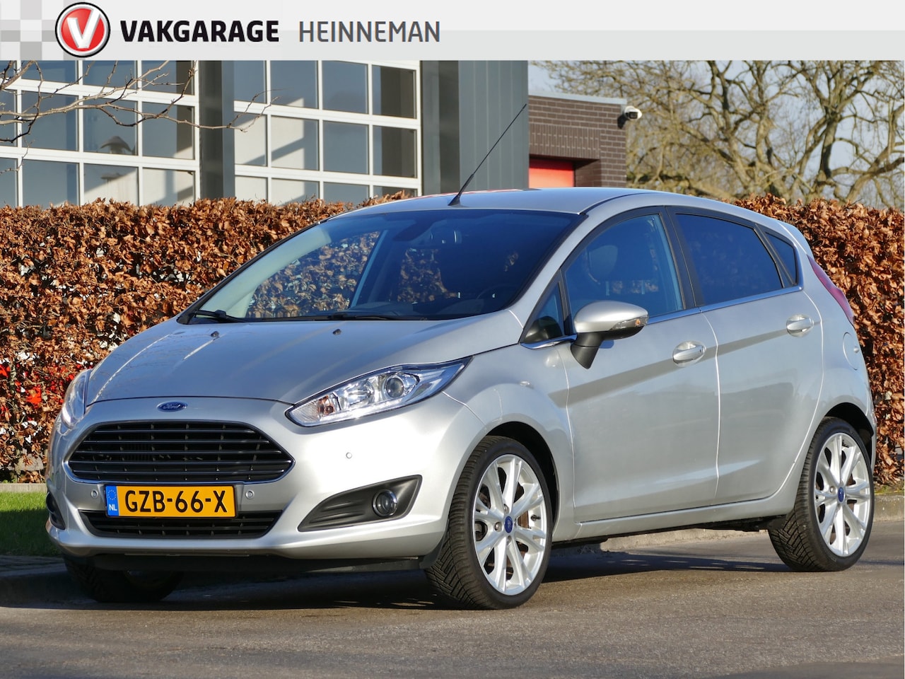 Ford Fiesta - 1.0 EcoBoost Titanium | stoelverwarming | verwarmde voorruit | all-season-banden | navigat - AutoWereld.nl