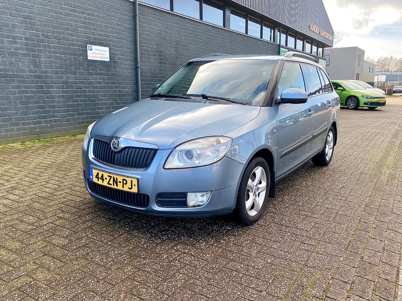 Skoda Fabia Combi - 1.4-16V Sport Airco|Cruise|Trekhaak. - AutoWereld.nl