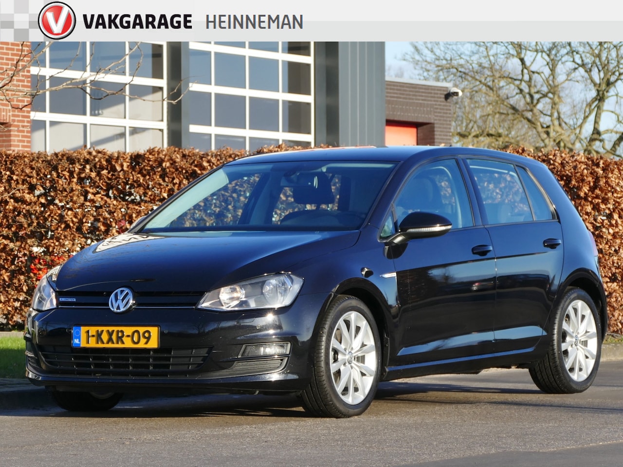 Volkswagen Golf - 1.6 TDI Highline BlueMotion | 100% onderhouden | stoelverwarming | navigatie | trekhaak - AutoWereld.nl