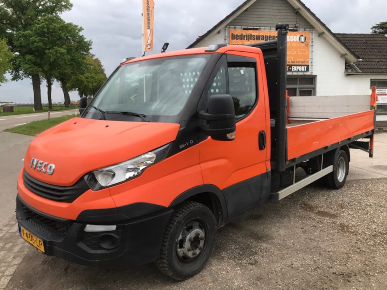 Iveco Daily - 35C14 2.3 Hpi Euro 6 L3 Pick-Up Open Laadbak Laadklep Portaallift Trekhaak 3.5t - AutoWereld.nl