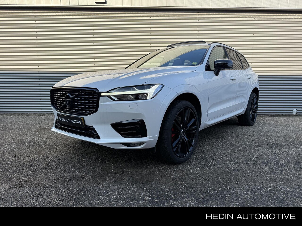 Volvo XC60 - B5 AWD R-Design | Luchtvering | Head-up | Bower&Wilkins | 360 Camera | Stoelventilatie | 2 - AutoWereld.nl