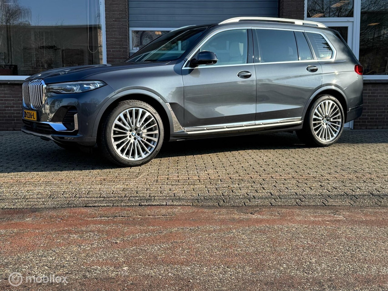 BMW X7 - xDrive40i HIGH EXE PANO/LEDER/NAVI/LASER - AutoWereld.nl