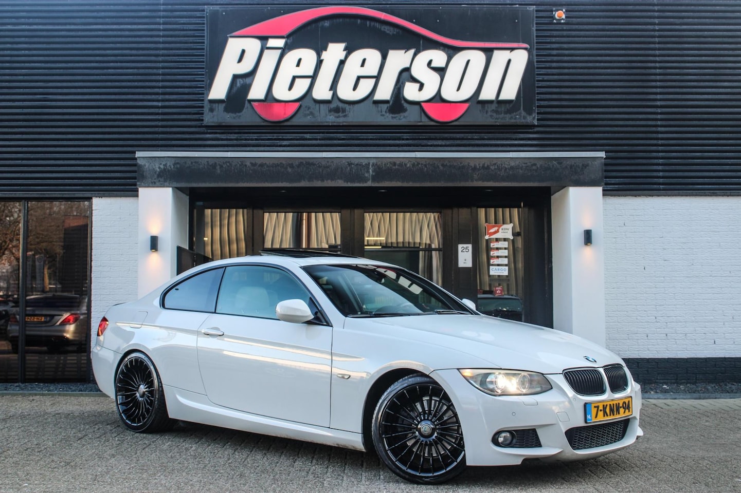 BMW 3-serie Coupé - 325i M-Pakket PANO XENON LEDER PDC NAVI - AutoWereld.nl