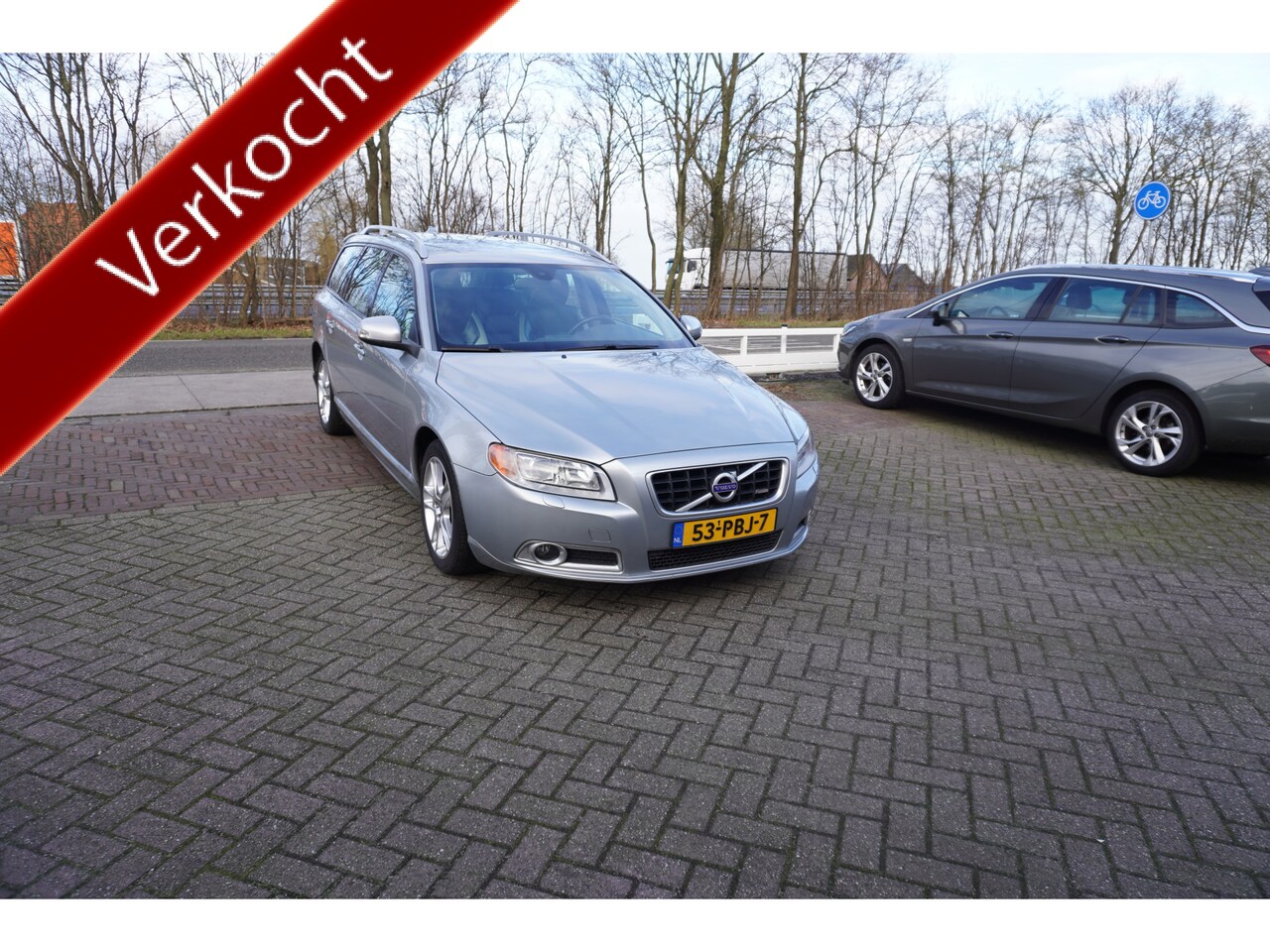 Volvo V70 - 2.0T R-Edition TREKHAAK CRUISE STOELVERWARMING LEER - AutoWereld.nl