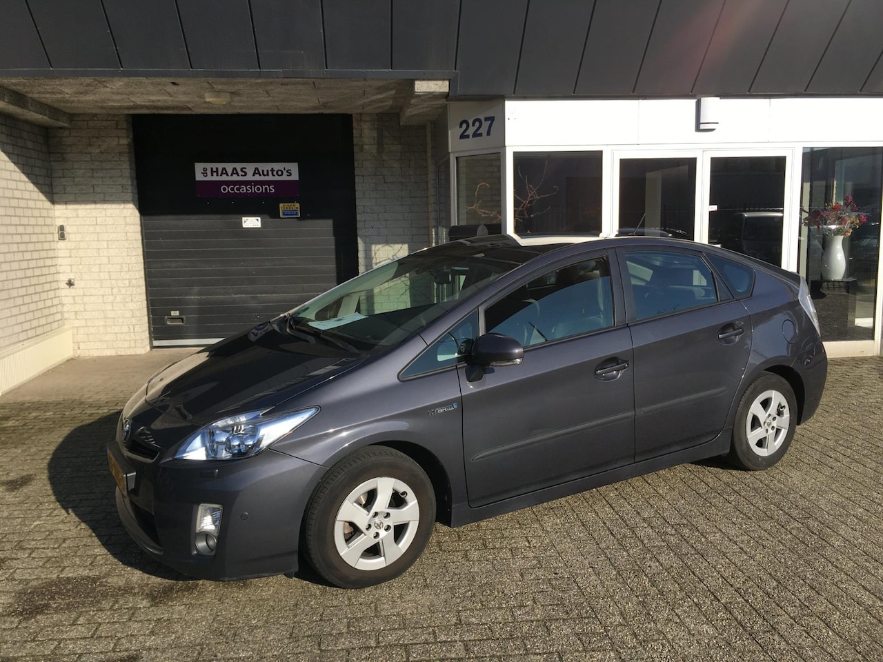 Toyota Prius - 1.8 Dynamic / YOUNGTIMER !!! / NAVI / TREKHAAK / CAMERA / SOLARDAK / WINTERSET - AutoWereld.nl