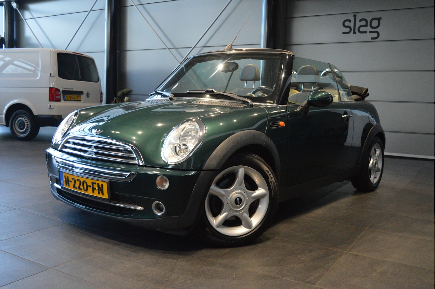 MINI Cabrio - 1.6 Cooper airco leer pdc 16 inch apk nieuw !! - AutoWereld.nl