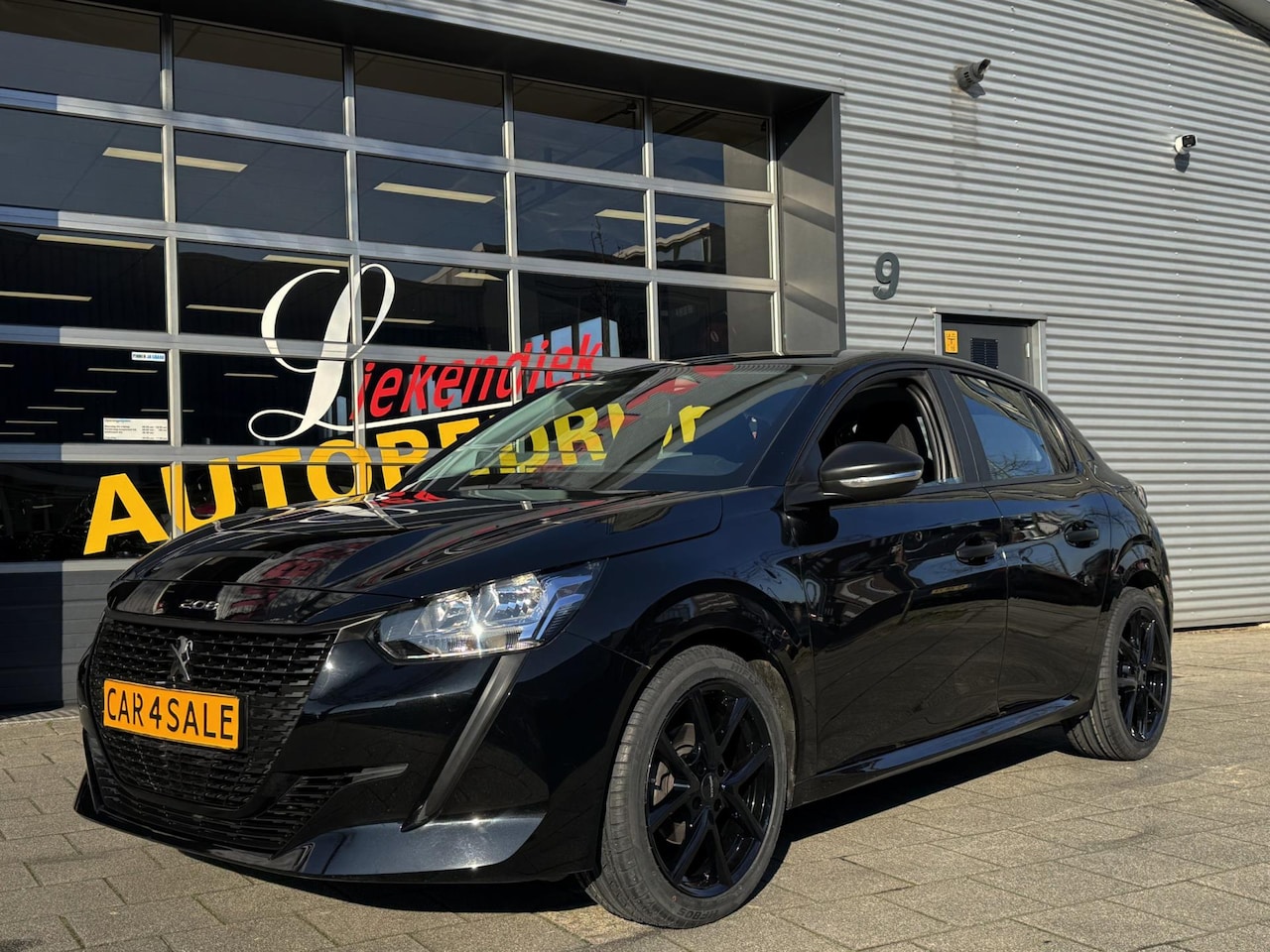 Peugeot 208 - 1.2 PureTech BLACK - Airco I Comfort pakket I Nwe Sport velgen I Veiligheids pakket I 61.0 - AutoWereld.nl