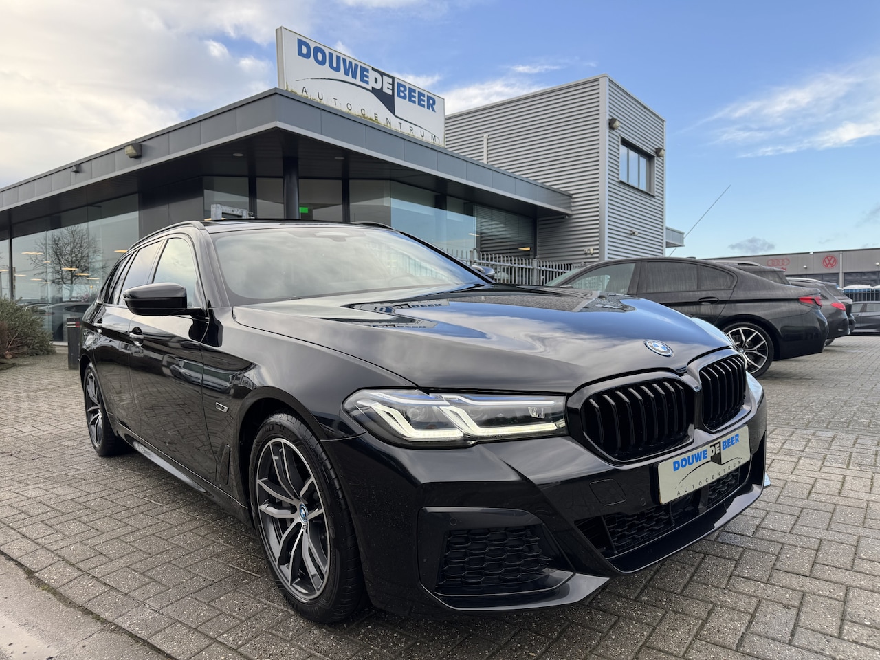 BMW 5-serie Touring - 530e M-Sport 530 Pano-Dak | Dr.ass.pro | Camera | Keyless | HUD - AutoWereld.nl