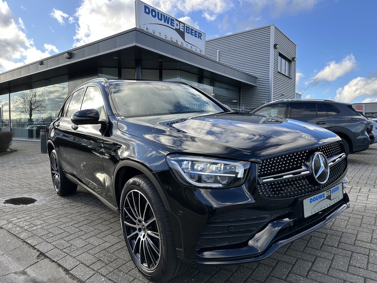 Mercedes-Benz GLC-klasse - 300e 4MATIC AMG Pano-Dak | Night | Camera | Leer | 20" | - AutoWereld.nl