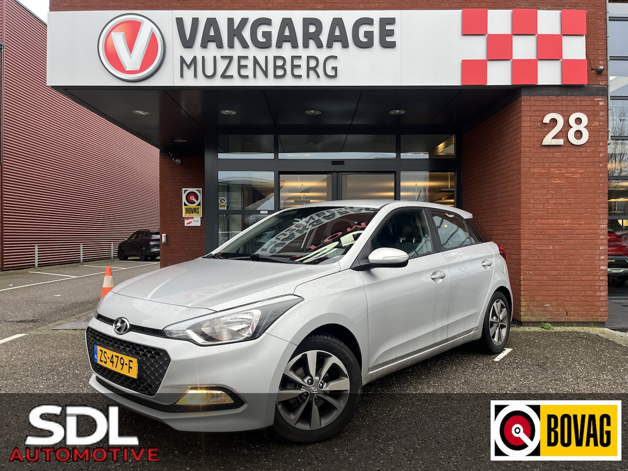 Hyundai i20 - 1.2 HP i-Motion Premium // CAMERA // CRUISE CONTROL // NAVI // - AutoWereld.nl