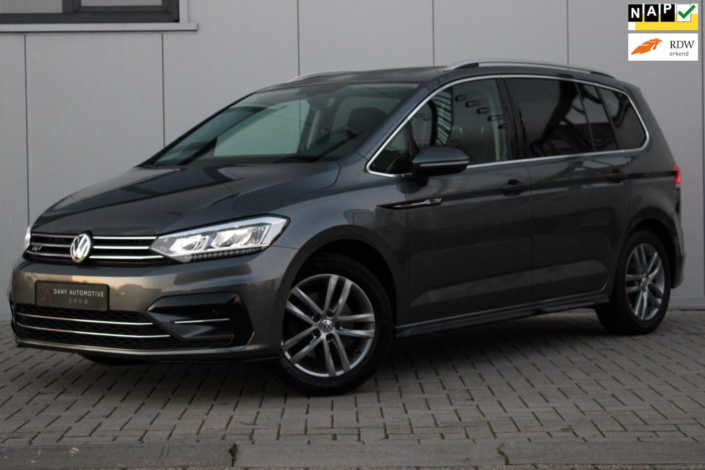 Volkswagen Touran - 1.4 TSI Highline Edition R 7p I KEYLESS I AFN. TREKHAAK I DAB I CAM I ERGO I ST. VERW. I - AutoWereld.nl