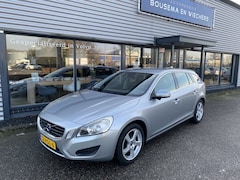 Volvo V60 - 1.6 T4 Momentum Lees tekst