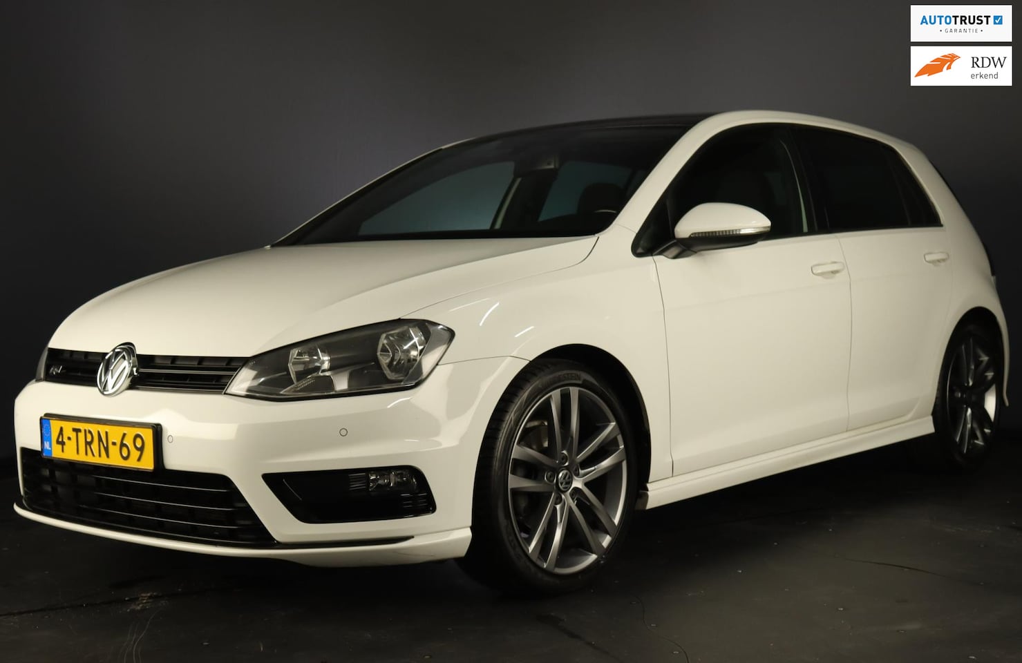 Volkswagen Golf - 1.4 TSI Highline R-line / Pano - AutoWereld.nl