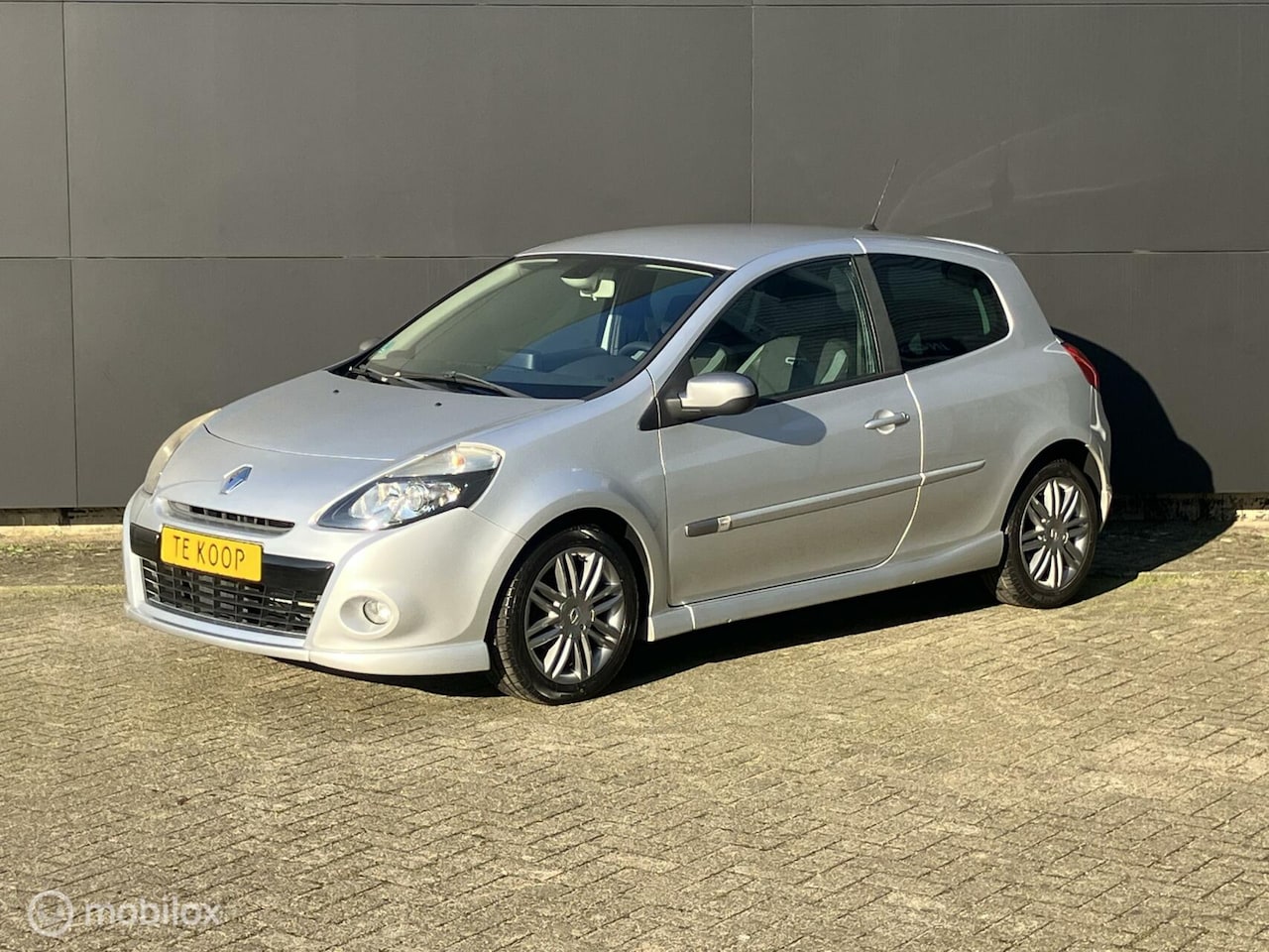 Renault Clio - 1.6 GT NAVI I PDC I 16" LM-velg. I - AutoWereld.nl