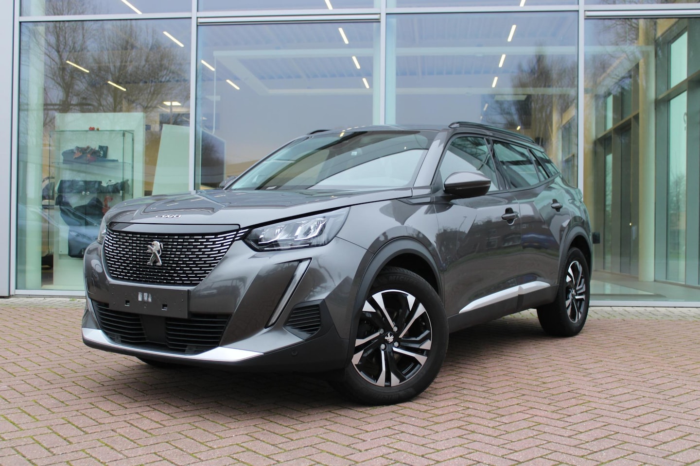 Peugeot 2008 - 1.2 PureTech Allure Pack Parkeersensoren en camera - Carplay - Stoelverwarming - AutoWereld.nl