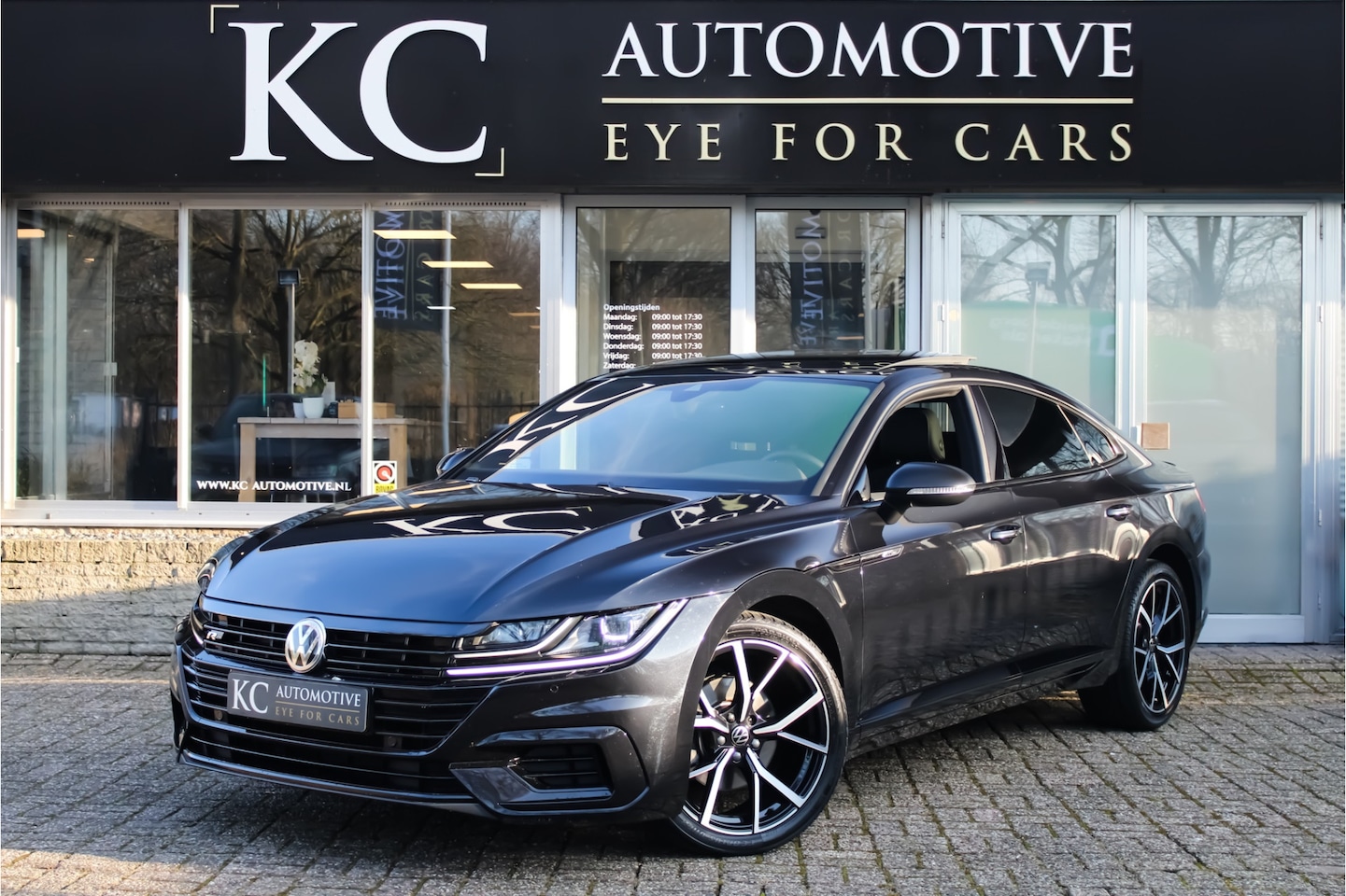 Volkswagen Arteon - 1.5TSi Aut. R-Line | Black | Pano | Virtual | Camera - AutoWereld.nl