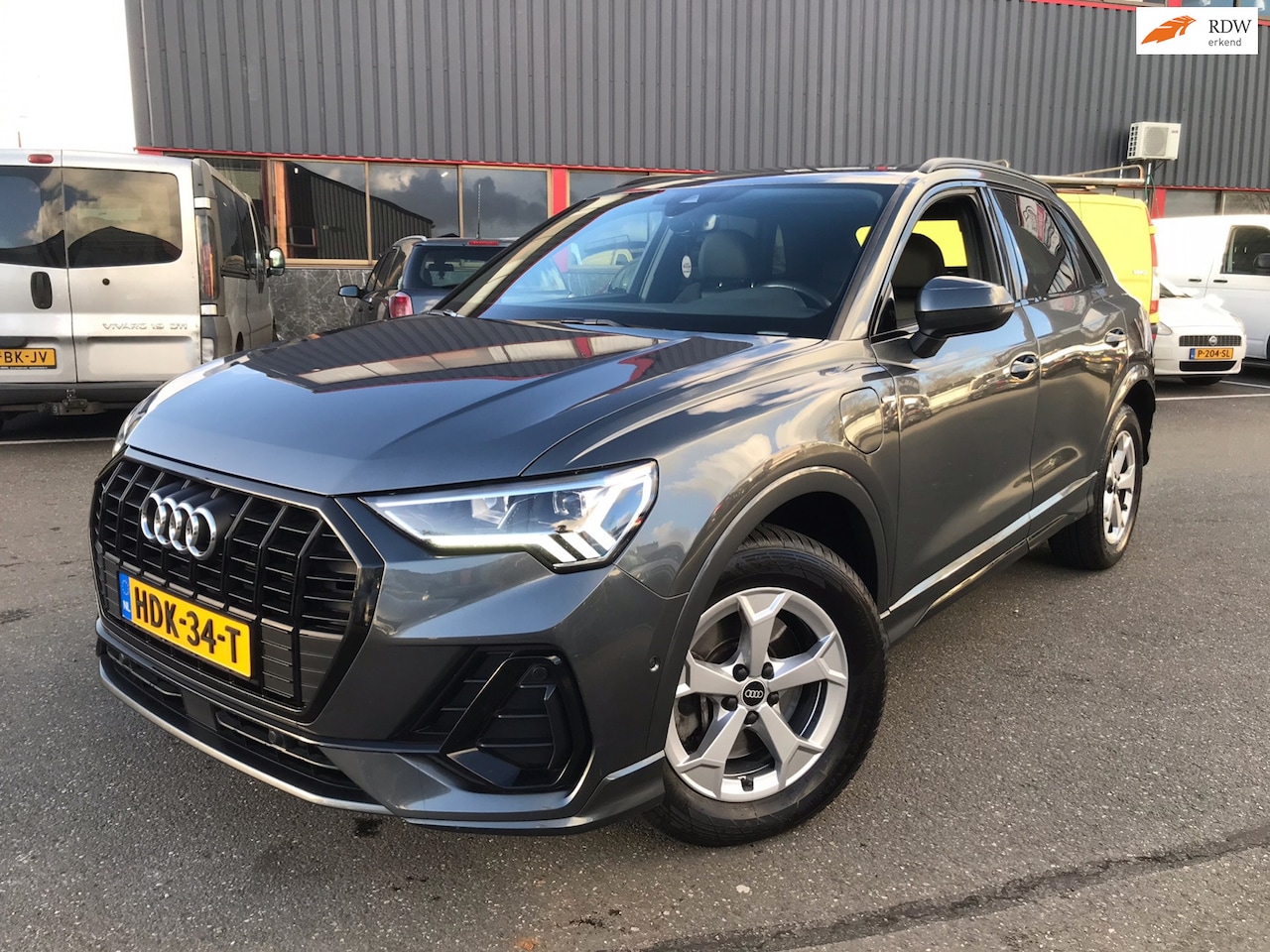 Audi Q3 - 45 TFSI e S edition / S-LINE / AUTOMAAT / - AutoWereld.nl