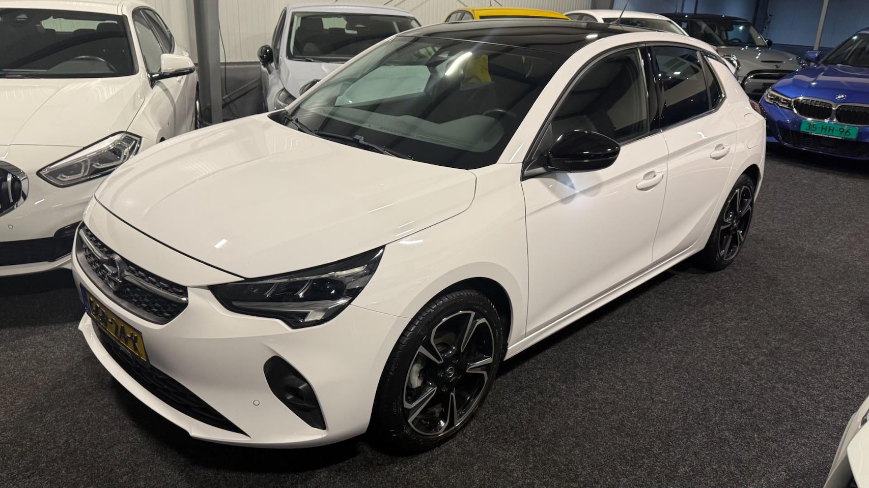 Opel Corsa - 1.2 Sport Pano, Carplay, Cruise Control, 360 achteruit camera - AutoWereld.nl