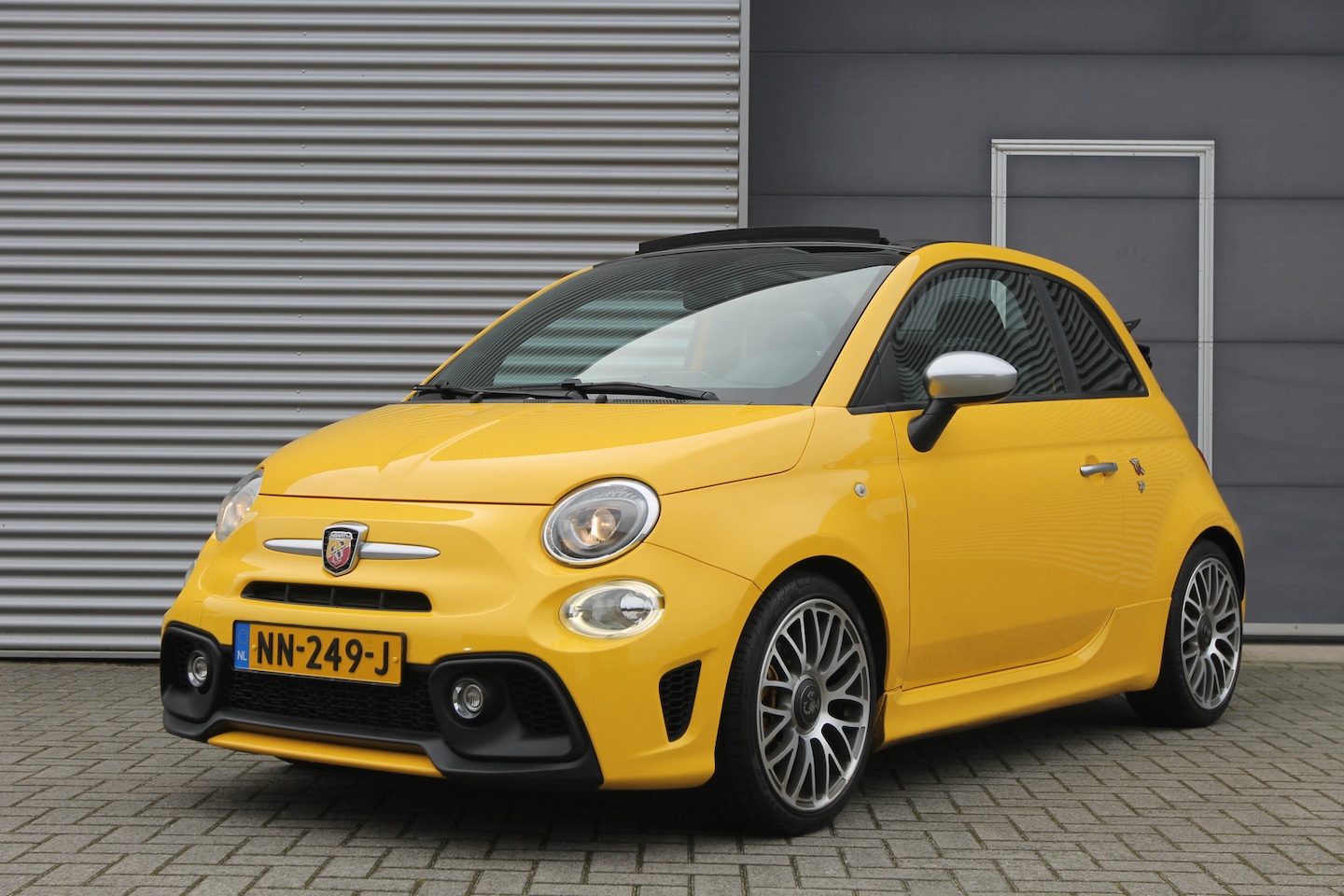 Fiat 500 C - 1.4 T-Jet Abarth Turismo 595 I 165 PK I AUT. I NAVI I LEDER - AutoWereld.nl