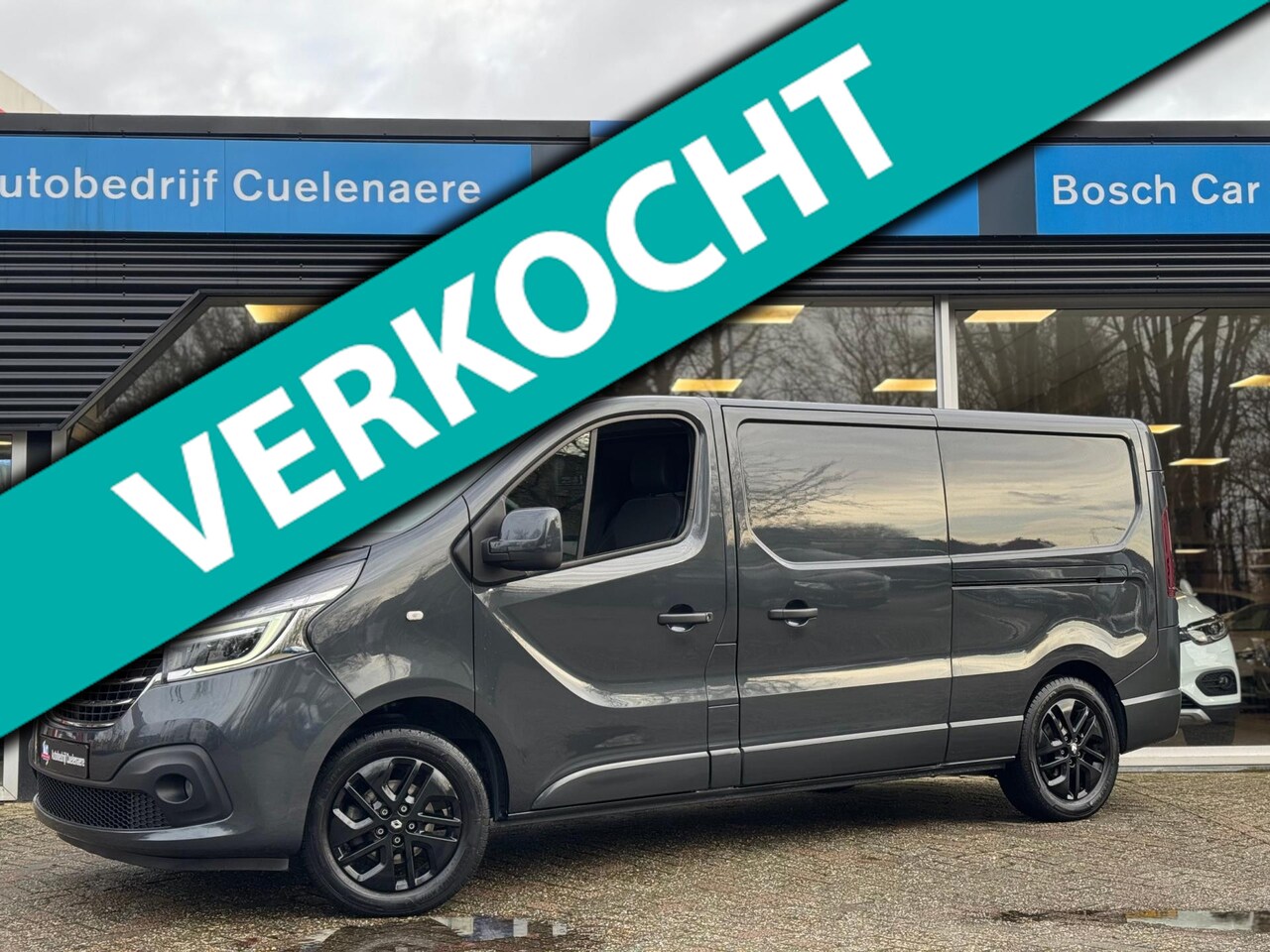 Renault Trafic - 2.0 dCi 145 T29 L2H1 Luxe 2x schuifdeur / LM velg / Trekhaak / Navi / Clima / Metallic / C - AutoWereld.nl