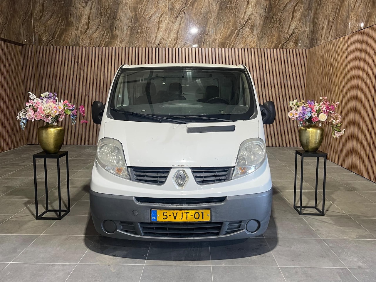 Renault Trafic - 2.0 dCi T29 L1H1 AIRCO 6BAK EURO 5 WIT 2010 - AutoWereld.nl