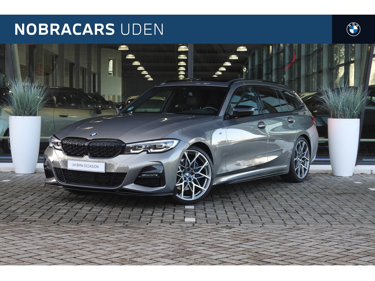 BMW 3-serie Touring - 330i High Executive M Sport Automaat / Panoramadak / Trekhaak / Sportstoelen / Stoelverwar - AutoWereld.nl