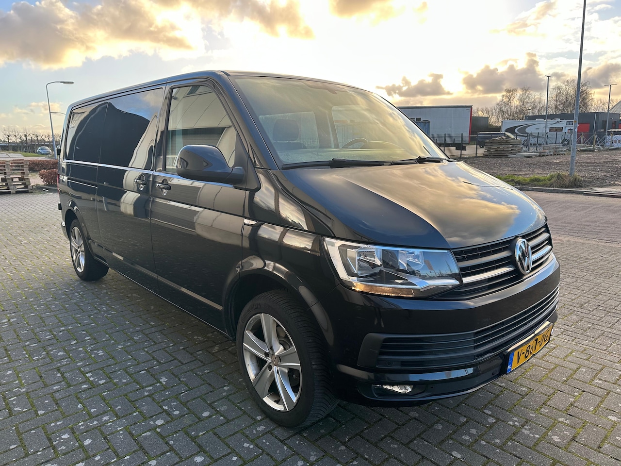 Volkswagen Transporter - 2.0 TDI L2H1 DC Comfortline - AutoWereld.nl