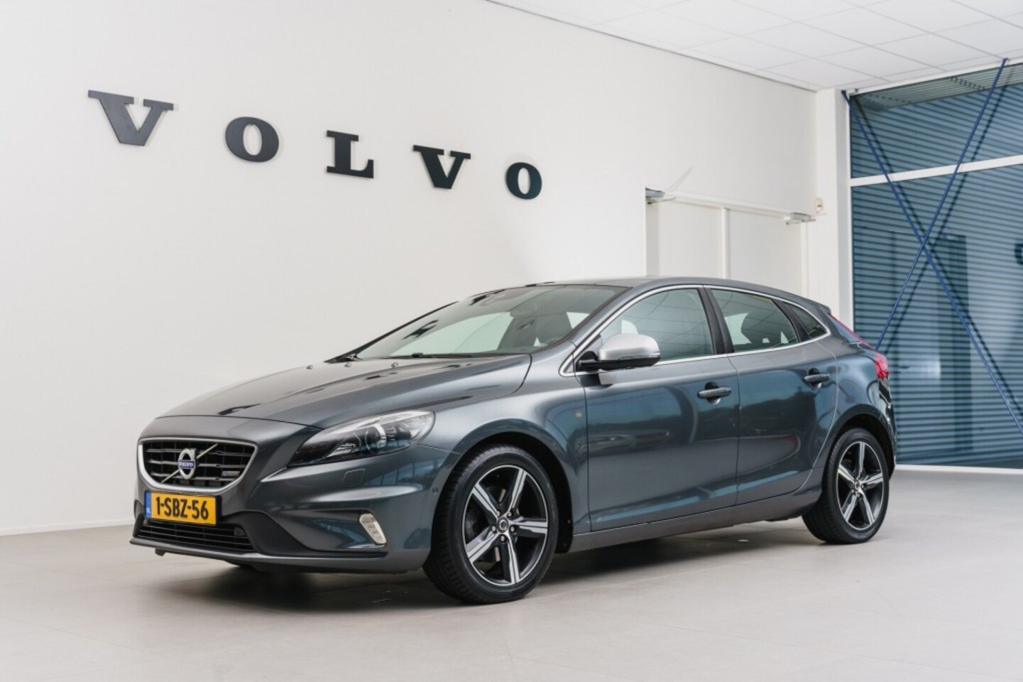 Volvo V40 - V40 T3 R-Design - AutoWereld.nl