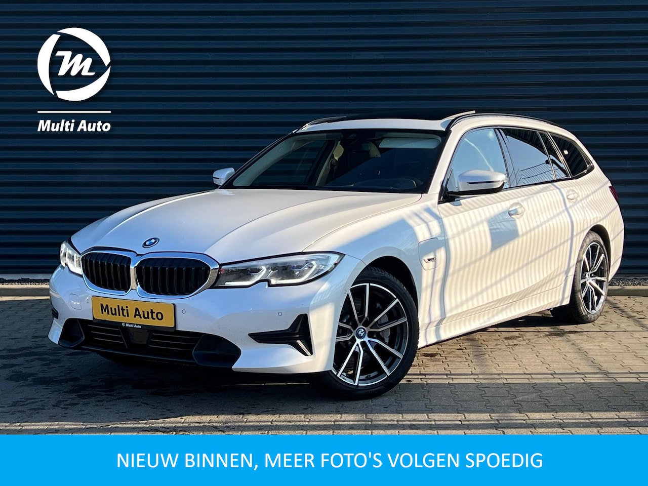 BMW 3-serie Touring - 330e Sport Line Plug in Hybrid PHEV | Panodak | Adaptive Cruise | Adaptive Onderstel | Hea - AutoWereld.nl