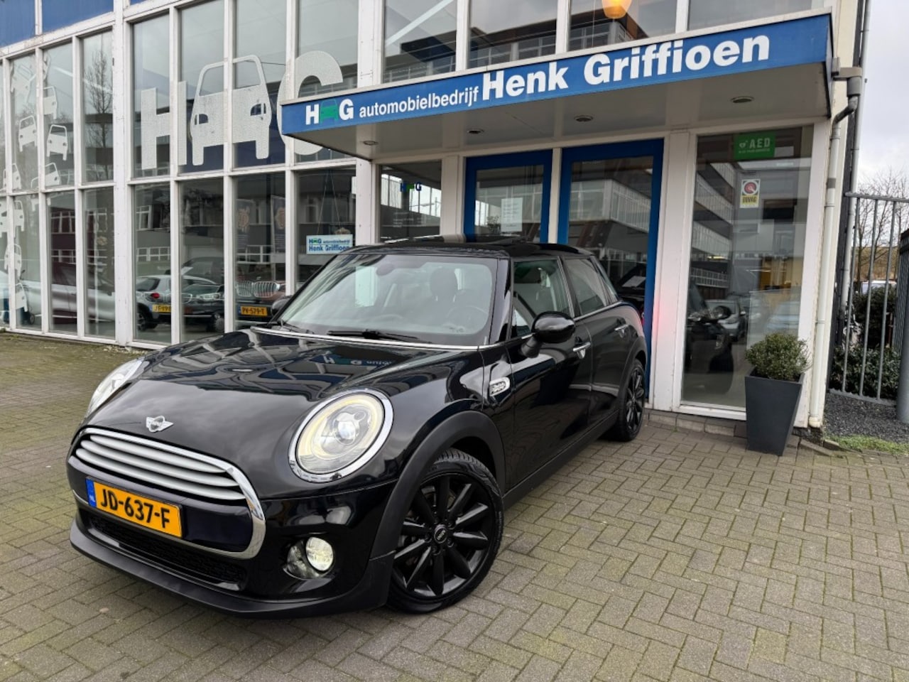 MINI Cooper - 1.5 Cooper Chili I Navigatie I Panoramadak I Leer I Climate cont - AutoWereld.nl