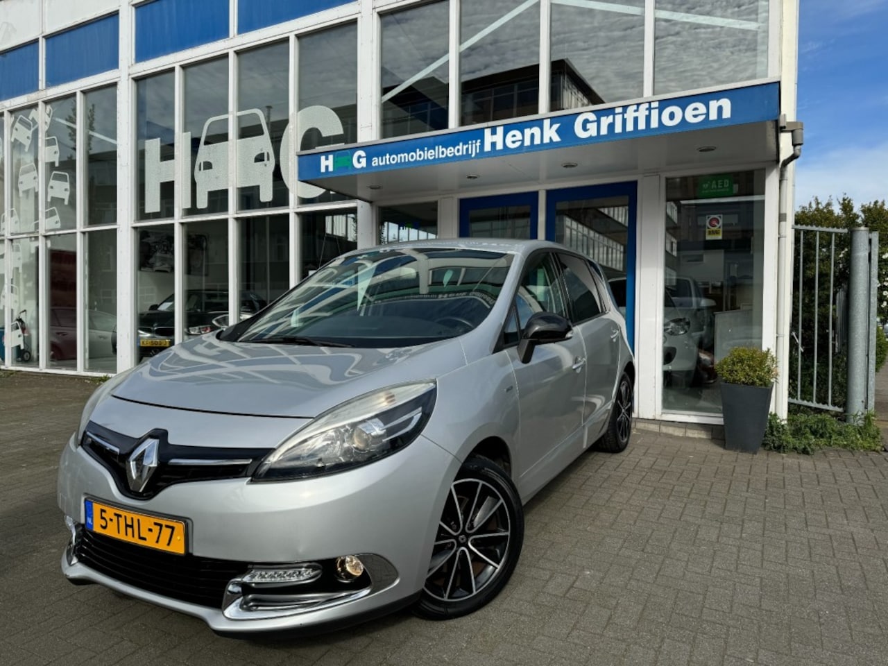 Renault Scénic - 2.0 Bose Automaat I Navigatie I Trekhaak I Cruise control - AutoWereld.nl