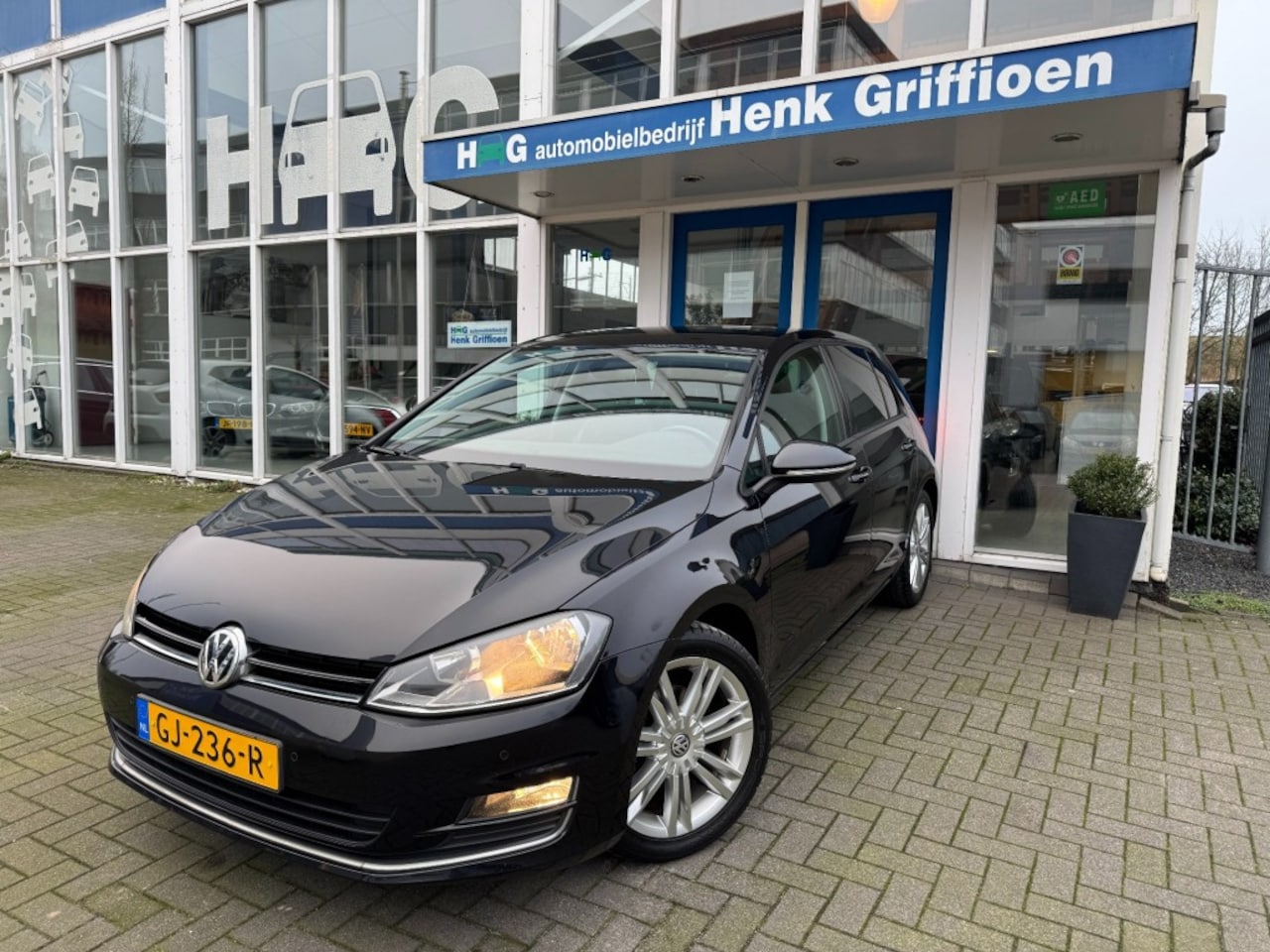 Volkswagen Golf - 1.2 TSI Business Edition I Navigatie I Stoelverw. I Climate cont - AutoWereld.nl