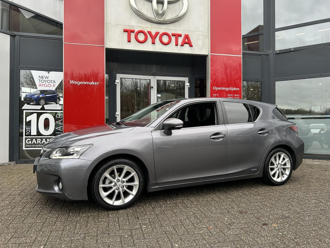 Lexus CT 200h - Business Line Pro DEALER ONDERHOUDEN PARKEER SENS ACHTER 17 INCH LMV - AutoWereld.nl