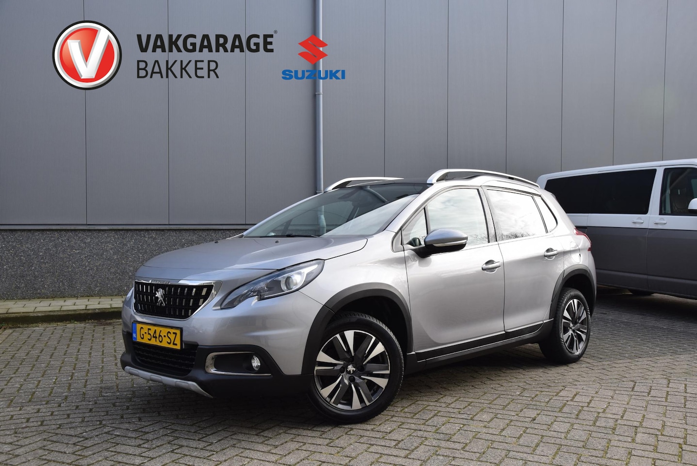 Peugeot 2008 - 1.2 PureTech Allure | Panoramadak | Lederen bekleding | Navigatie | - AutoWereld.nl