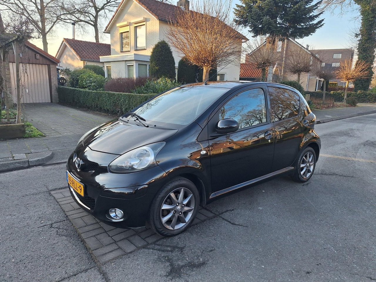 Toyota Aygo - 1.0-12V Dynamic Navigator|Airco|5-deurs|Toerenteller - AutoWereld.nl