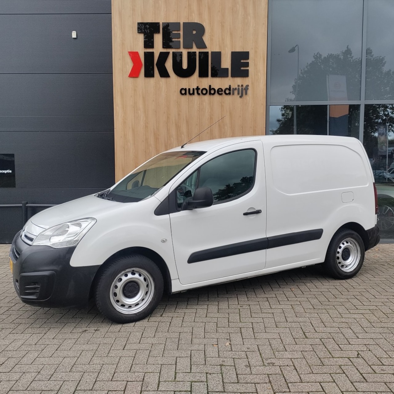 Citroën Berlingo - 1.6 HDI (E6) 700 CLUB Euro 6 Lage km! - AutoWereld.nl