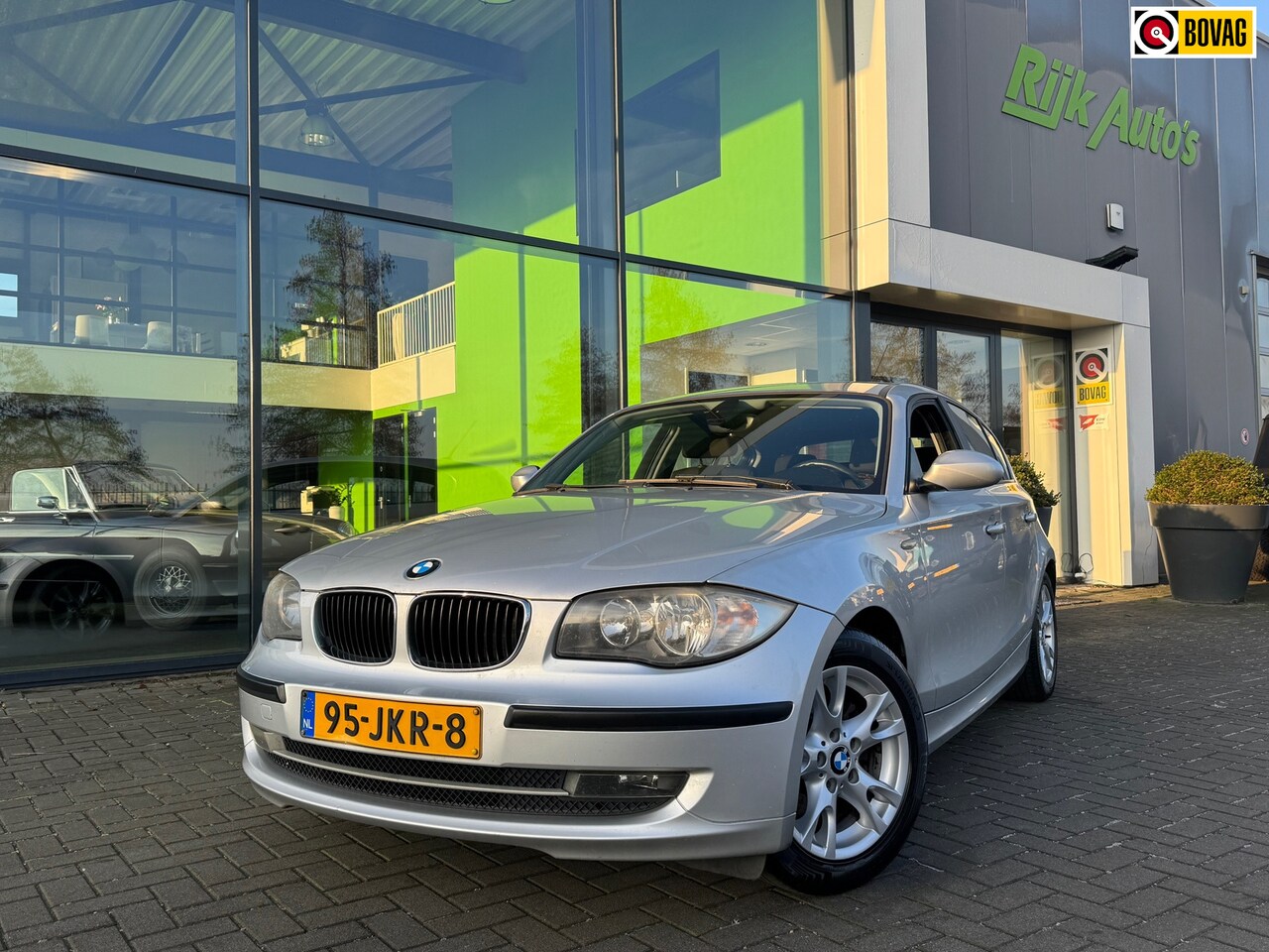 BMW 1-serie - 118i Business Line * Trekhaak * NAP * 5 Deurs - AutoWereld.nl