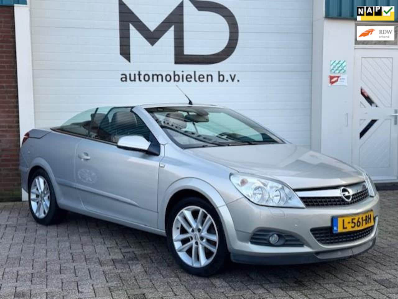 Opel Astra TwinTop - 1.6 Edition / Keyless / Leder - AutoWereld.nl