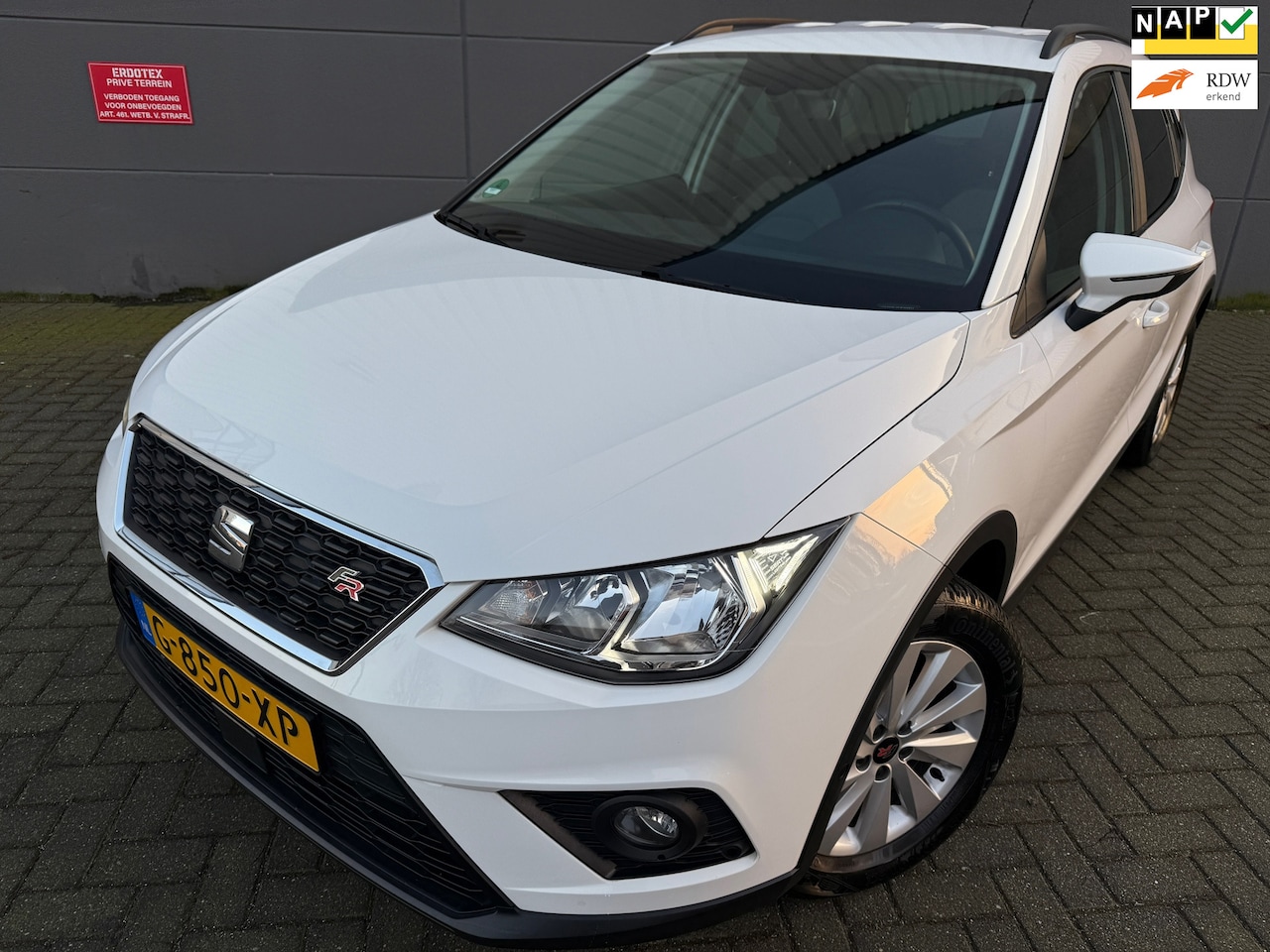 Seat Arona - 1.0 TSI FR Business*CAMERA*CRUISE*PARK SENSOREN*NAVI*CARPLY*Regensensor*NAP*VELGEN*ELKT-RA - AutoWereld.nl