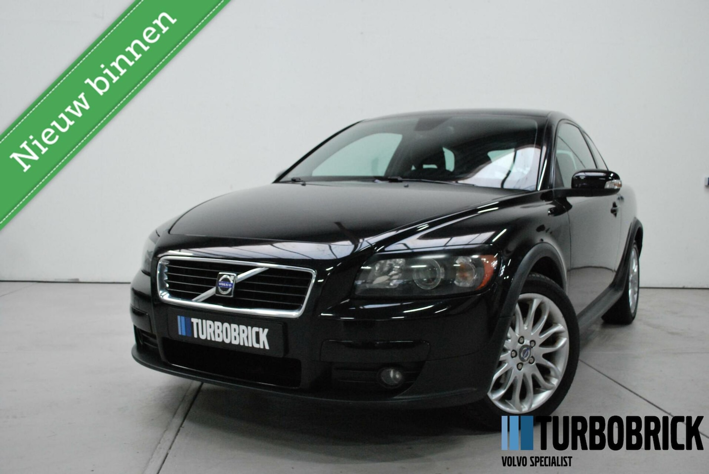 Volvo C30 - 2.0 Momentum| Climate | Cruise | 17" | Youngtimer - AutoWereld.nl