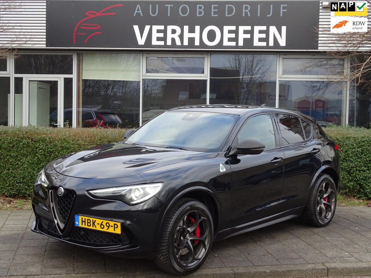 Alfa Romeo Stelvio - 2.9 V6 AWD Quadrifoglio - STOEL / STUUR VERW - PARK CAMERA - DIST / LANE ASSIST ! - AutoWereld.nl