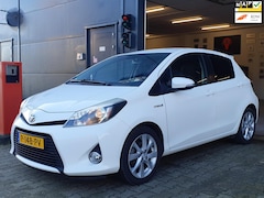 Toyota Yaris - 1.5 Full Hybrid Dynamic / STOELVERW. / ARMST. / BLUET. / AUTOM. AIRCO / PRIVACY GLASS / IS