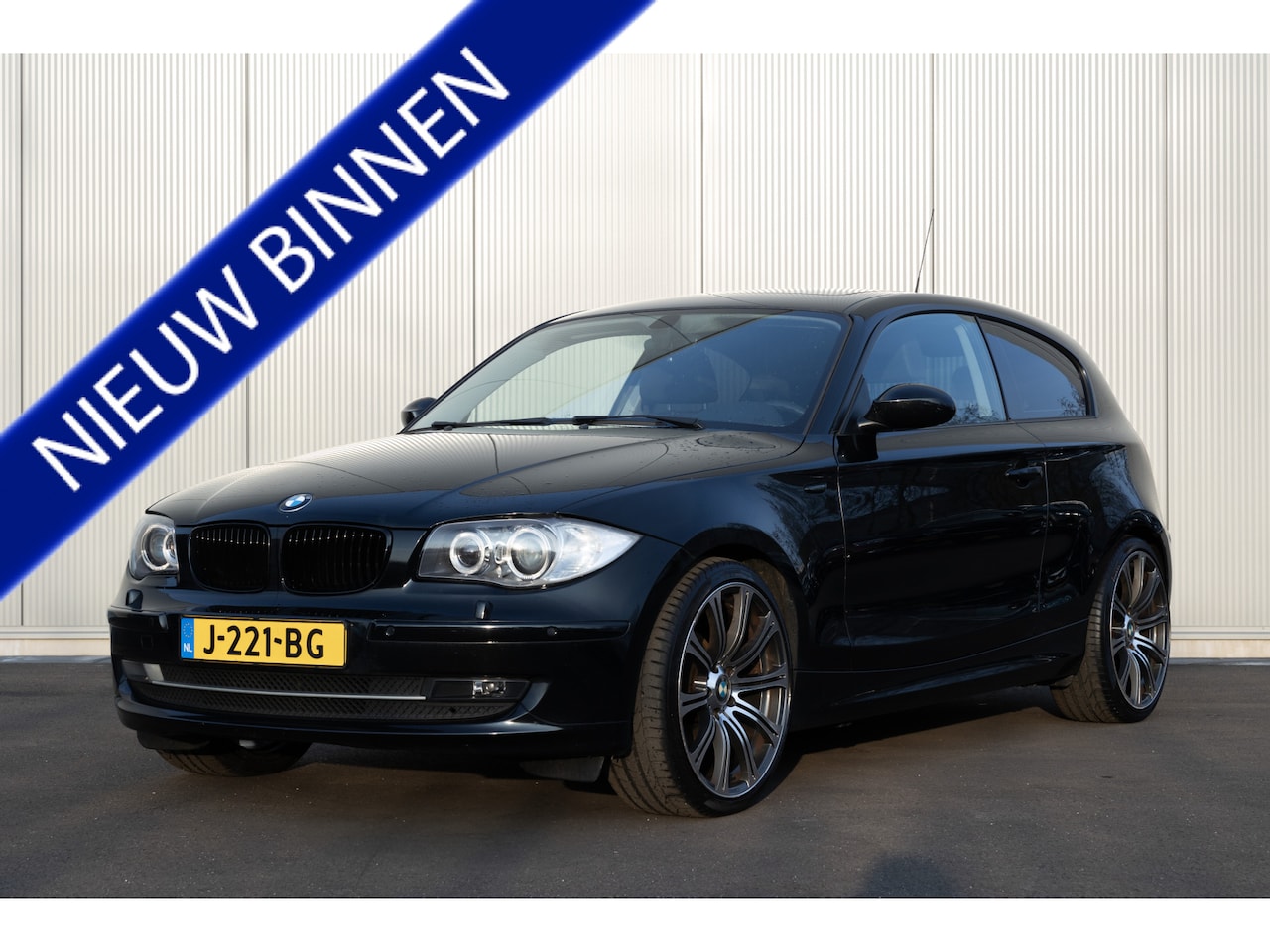 BMW 1-serie - 116i Introduction airco 17 inch M panorama xenon angel eyes sportief - AutoWereld.nl