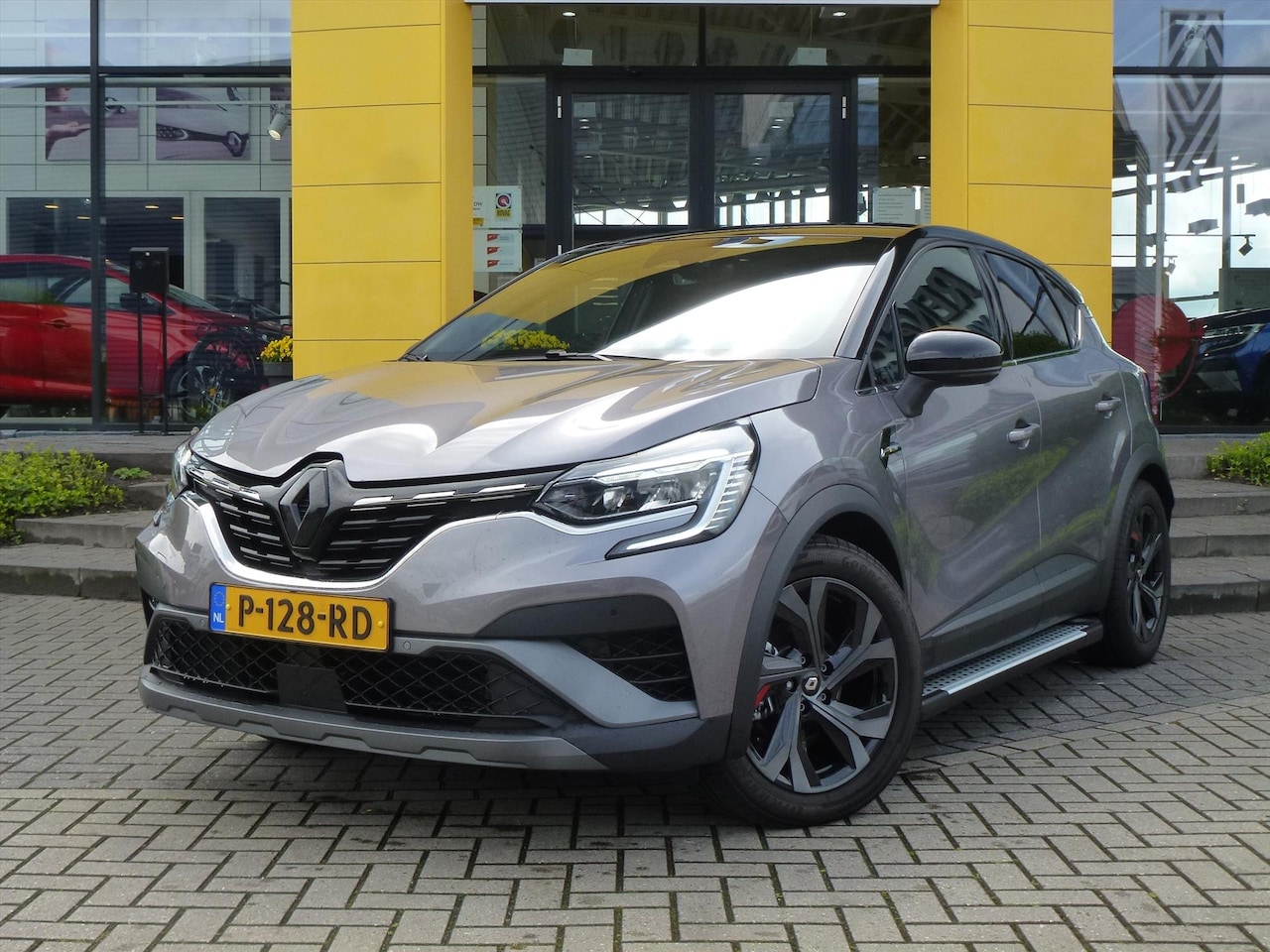 Renault Captur - Ii E-Tech Hybrid 145pk R.S. Line / Navigatie / Camera / Side Steps - AutoWereld.nl