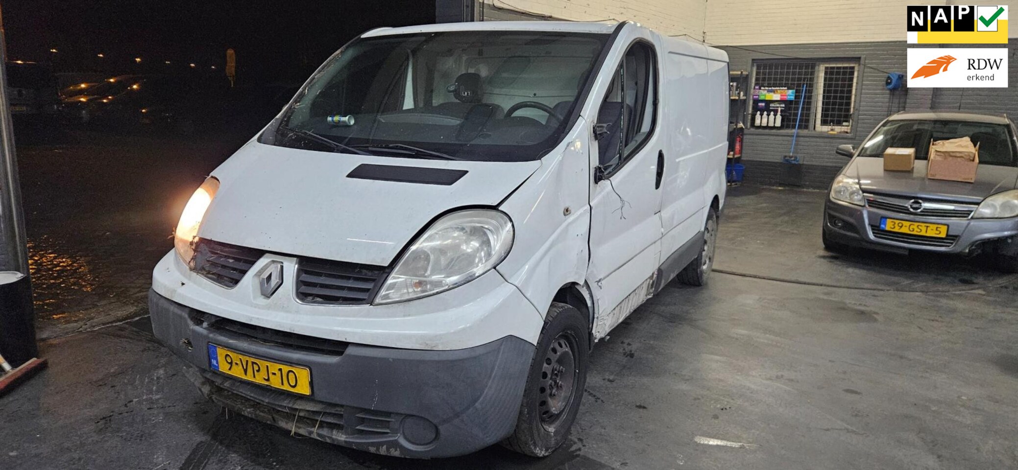 Renault Trafic - Vivaro 2.0 dCi T29 AIRCO Schade - AutoWereld.nl