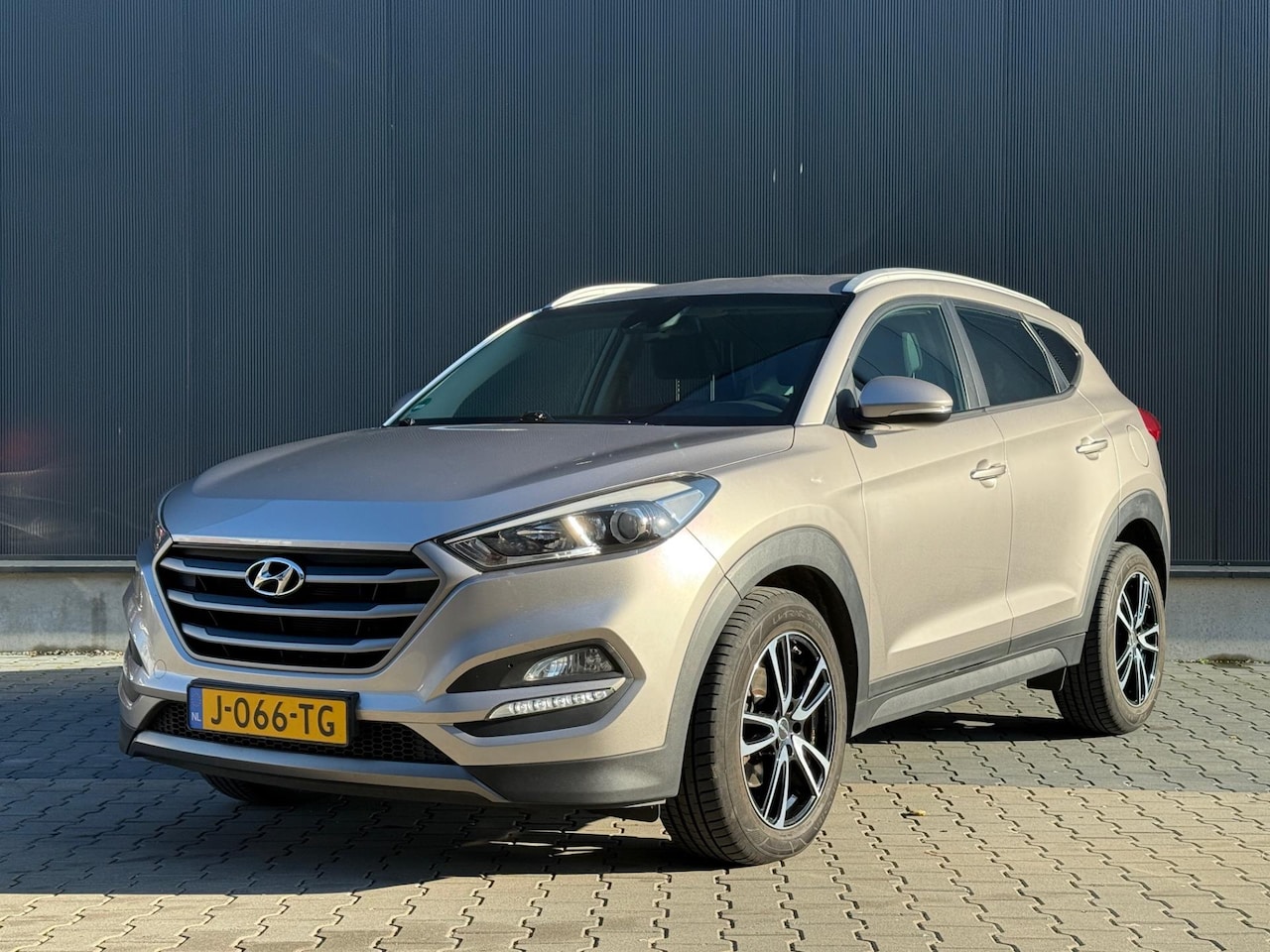 Hyundai Tucson - 1.6 T-GDi Comfort 4WD | Dode hoek detectie | Extra zomerwielen | Stoel- en Stuurwielverwar - AutoWereld.nl