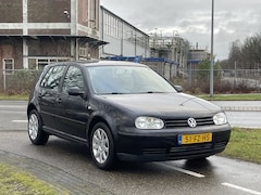 Volkswagen Golf - 2.0 Highline | 5 Deurs | Airco | Trekhaak | APK 01-2026