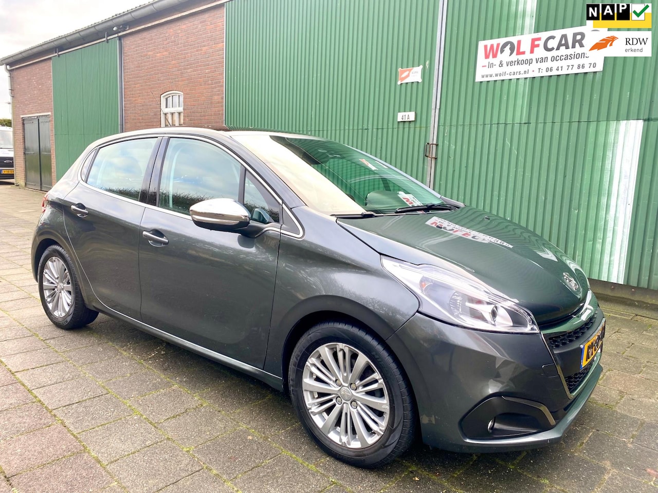 Peugeot 208 - 1.2 PureTech | Panoroma Dak | Navigatie | Airco - AutoWereld.nl