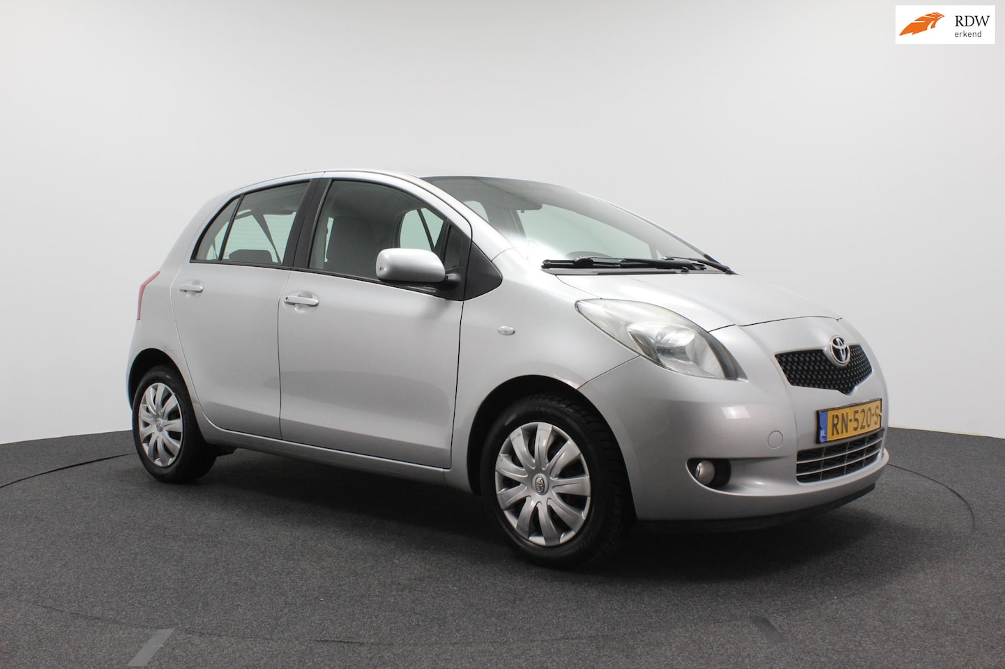 Toyota Yaris - 1.3 VVTi Cool | Airco | 5-deurs | Elektrische ramen | APK 01-2026 - AutoWereld.nl